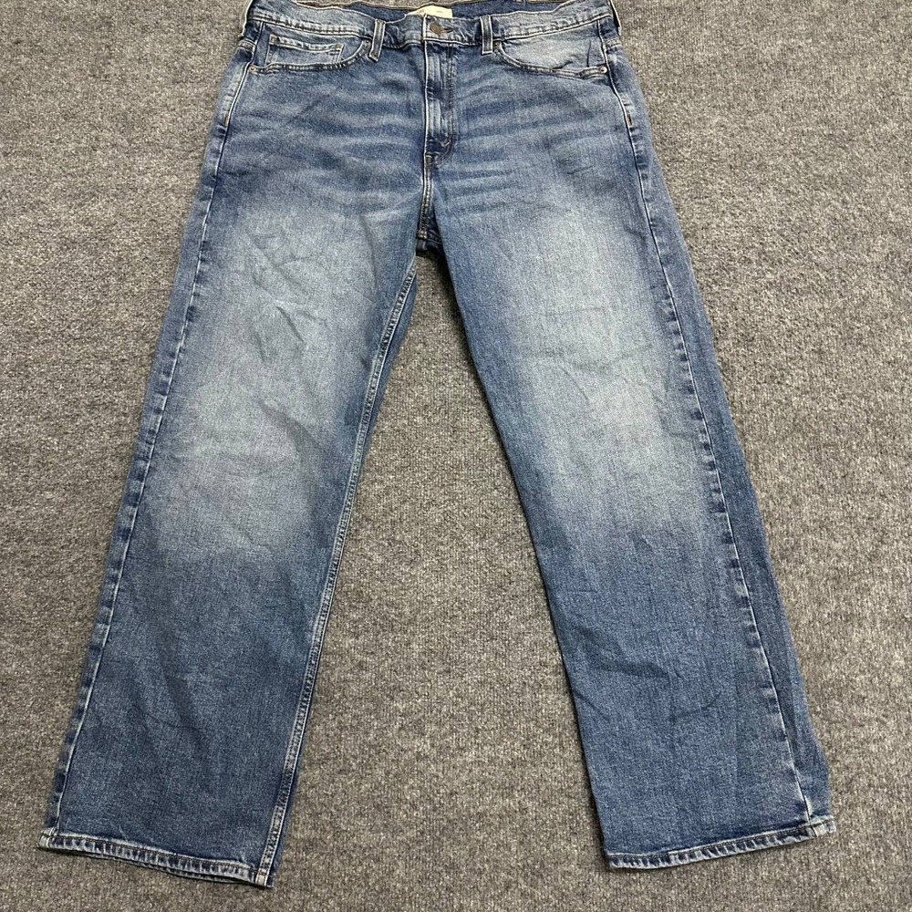 Signature Levi Strauss Jeans Mens Size 38x32 Blue Loose Fit Denim Casual 87531